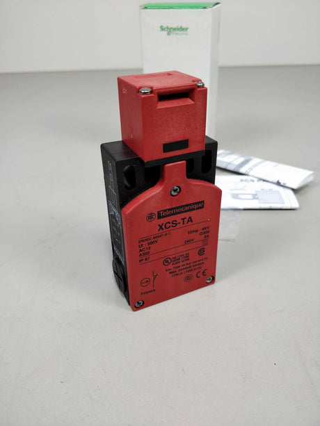 Schneider Electric XCSTA792 Plastic safety switch