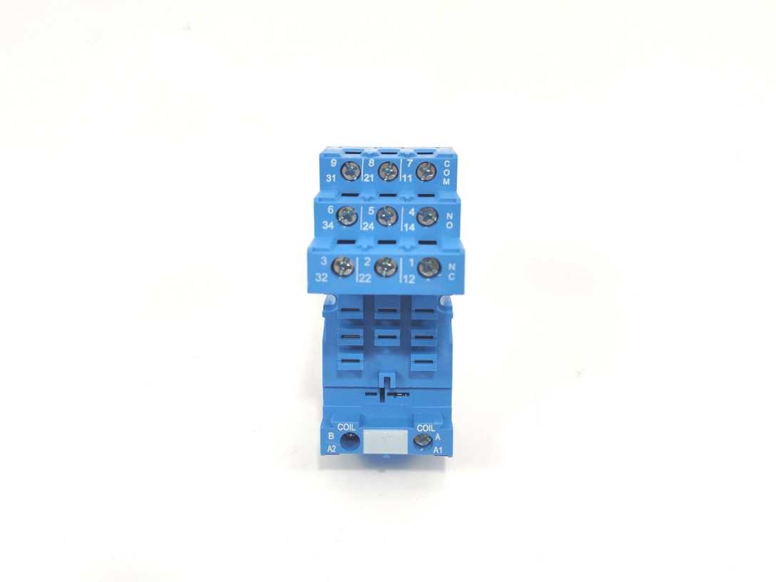 Finder 92.03 Socket with screw clamps 8pcs