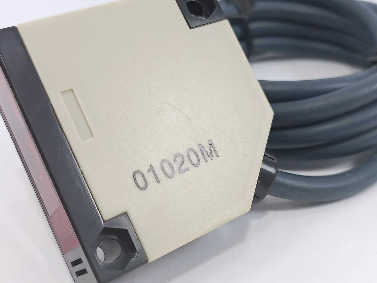 OMRON E3JK-R4M1 Photoelectric Sensor