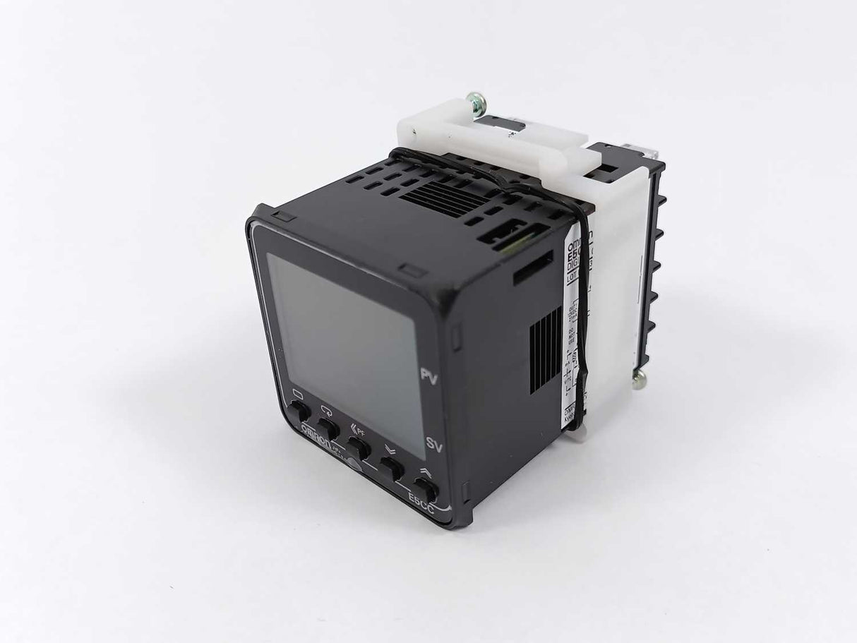 OMRON E5CC-QX3D5M-000 Temperature Controller