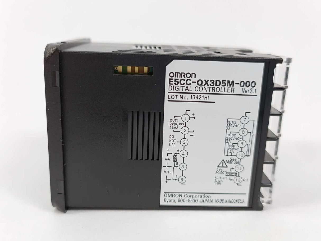 OMRON E5CC-QX3D5M-000 Temperature Controller