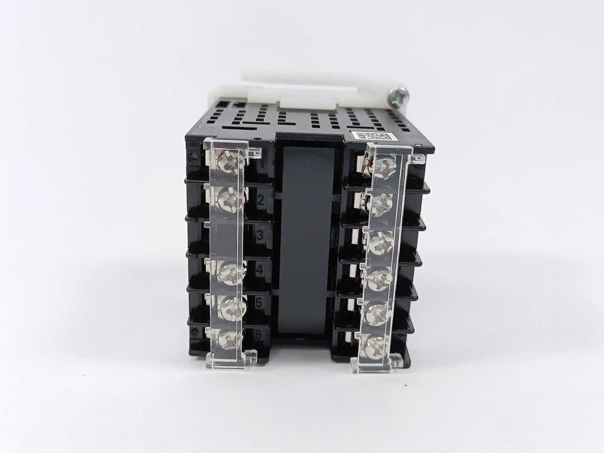 OMRON E5CC-QX3D5M-000 Temperature Controller
