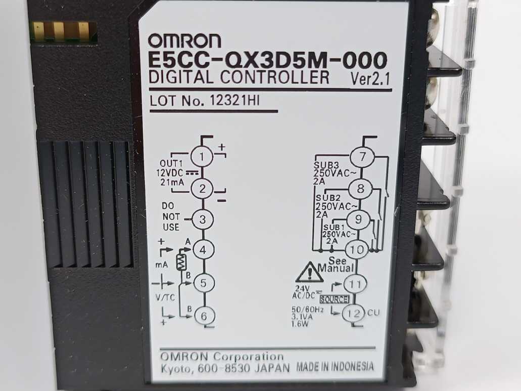 OMRON E5CC-QX3D5M-000 Temperature Controller