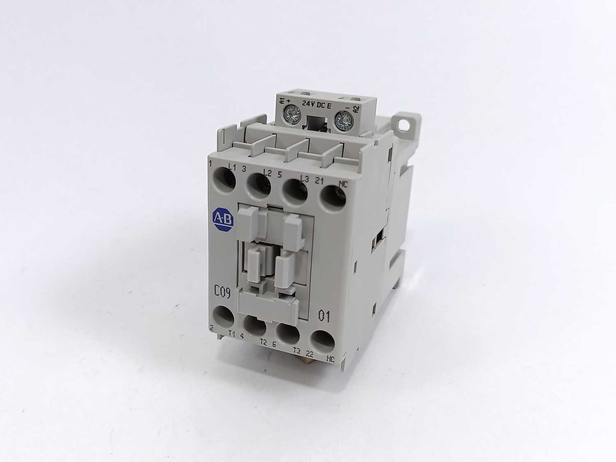 AB 100-C09EJ01 Ser. A A58 IEC 9 A Contactor