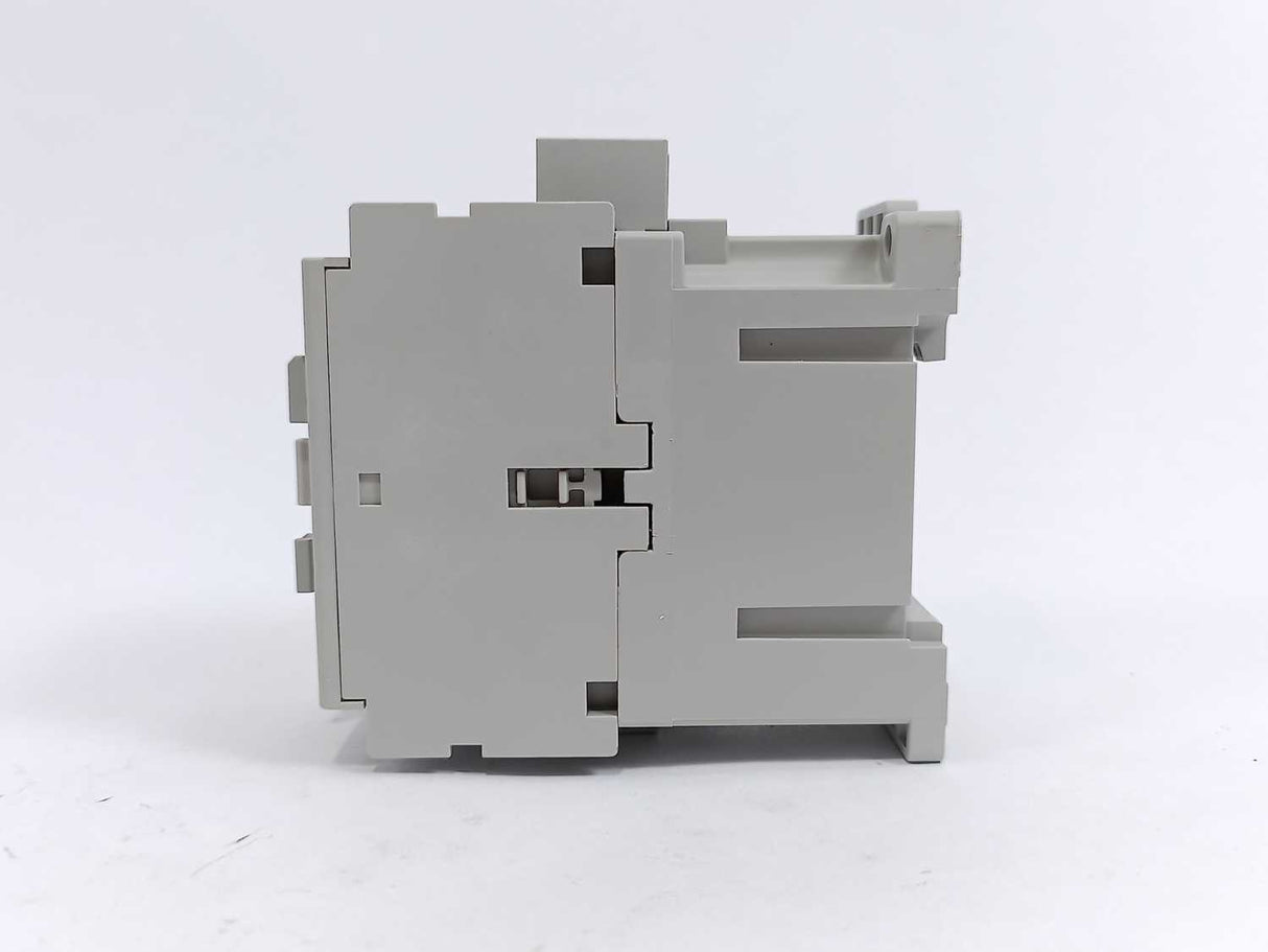AB 100-C09EJ01 Ser. A A58 IEC 9 A Contactor