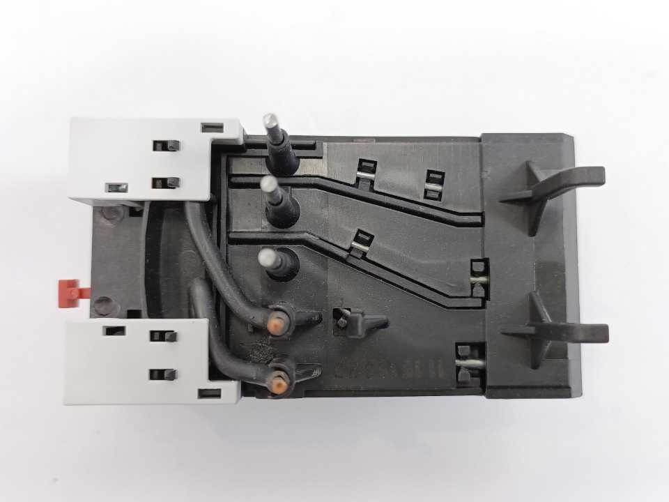 Eaton XTOB004BC1 ZB12-4 Overload Relay 2.4-4A