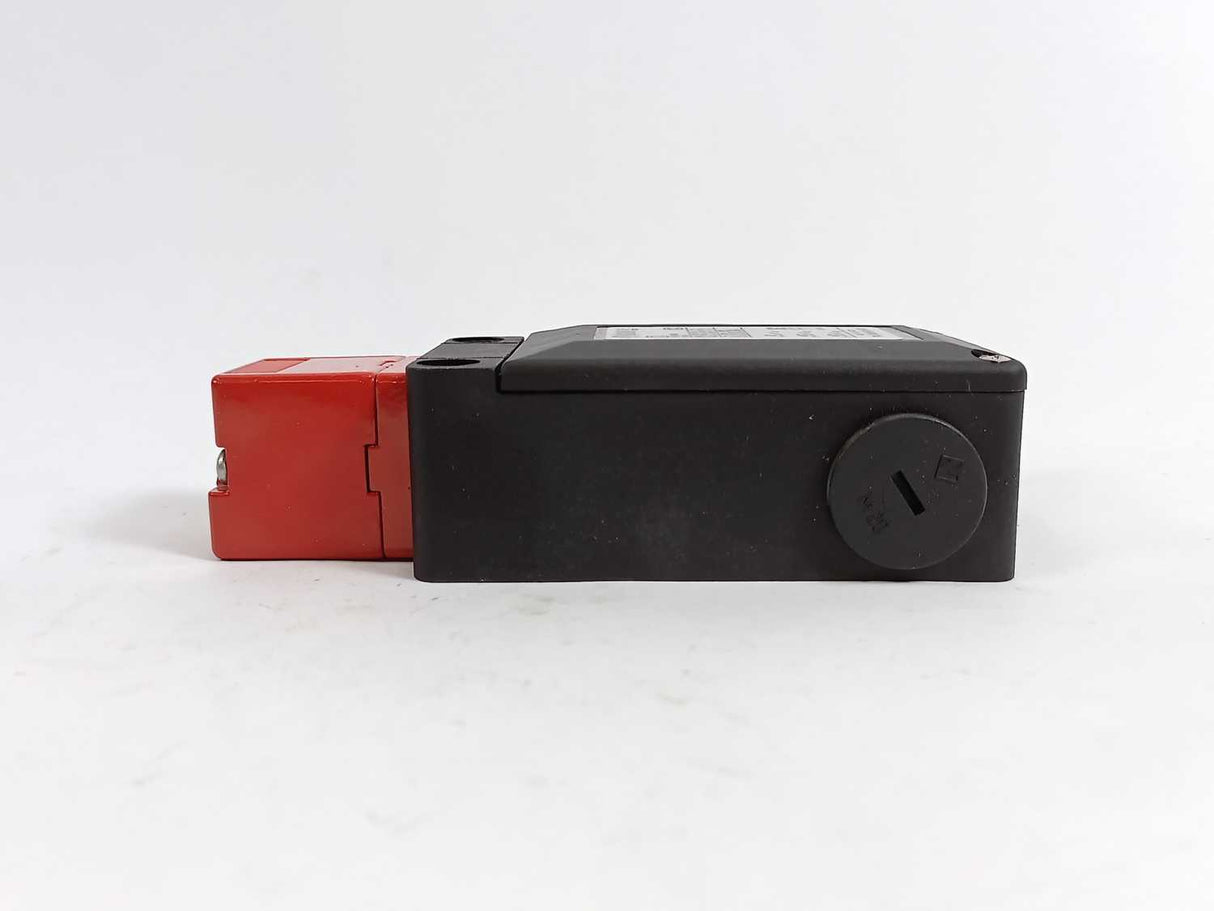 Pizzato FS 3096E024-M2 Safety Switch With Seperate Actuator With Lock