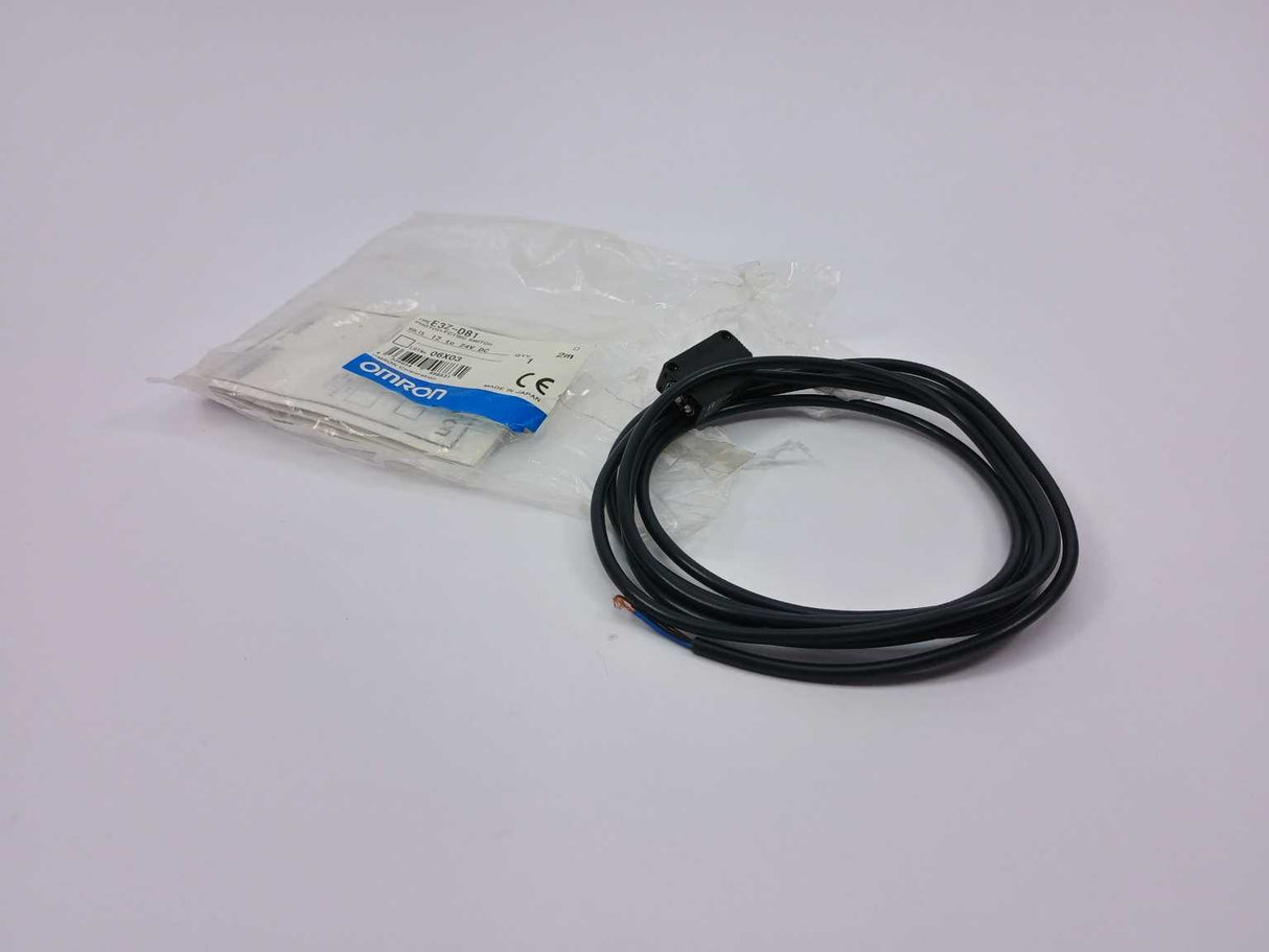 OMRON E3Z-D81 PHOTOELECTRIC SWITCH 1,4m 12-24V DC