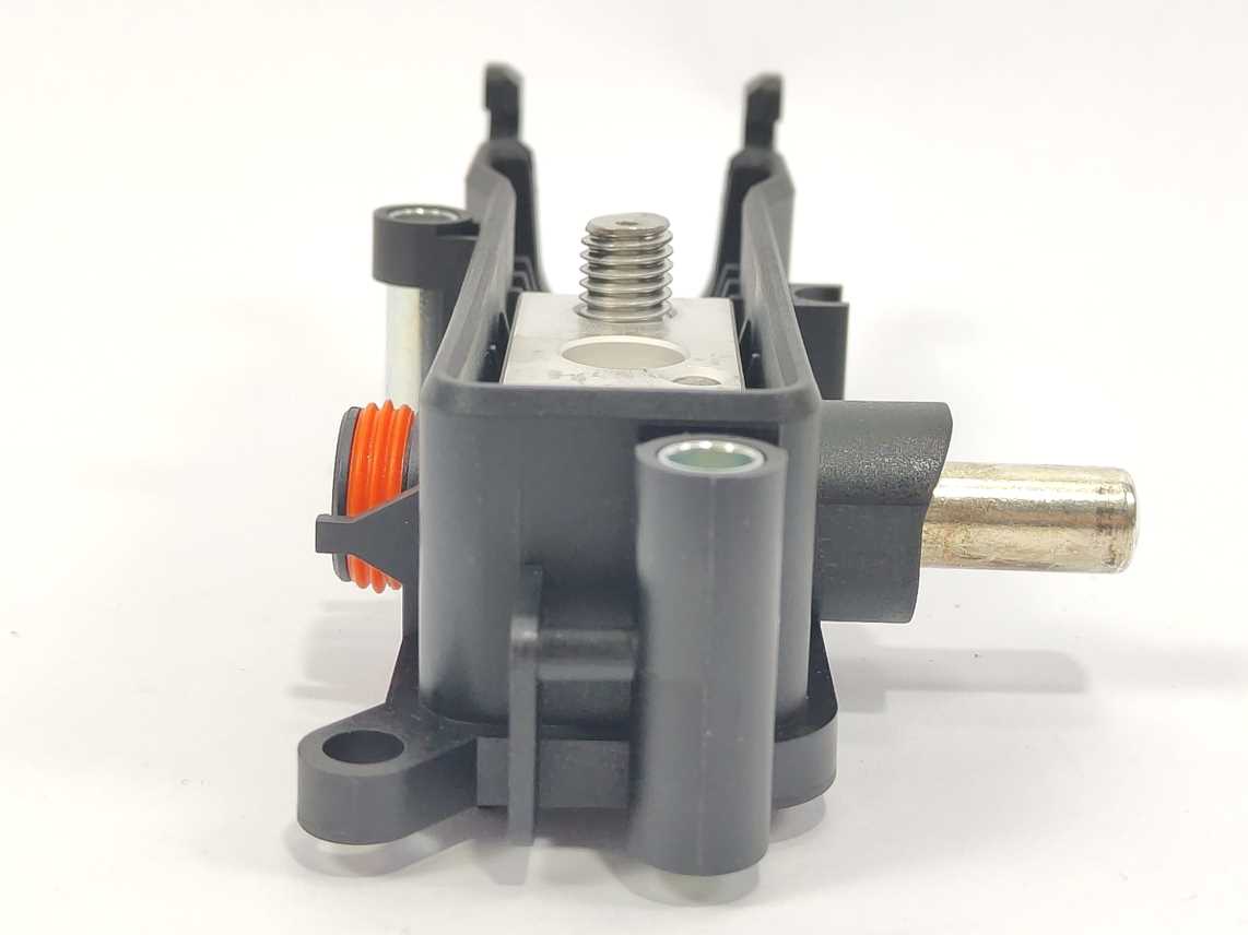 Mercedes-Benz A9305461440 Adapter