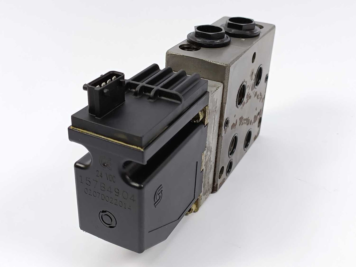 Danfoss 157B4904 PVEO 24 VDC Electrohydraulic Actuator w/ 157B6203 PVB Valve