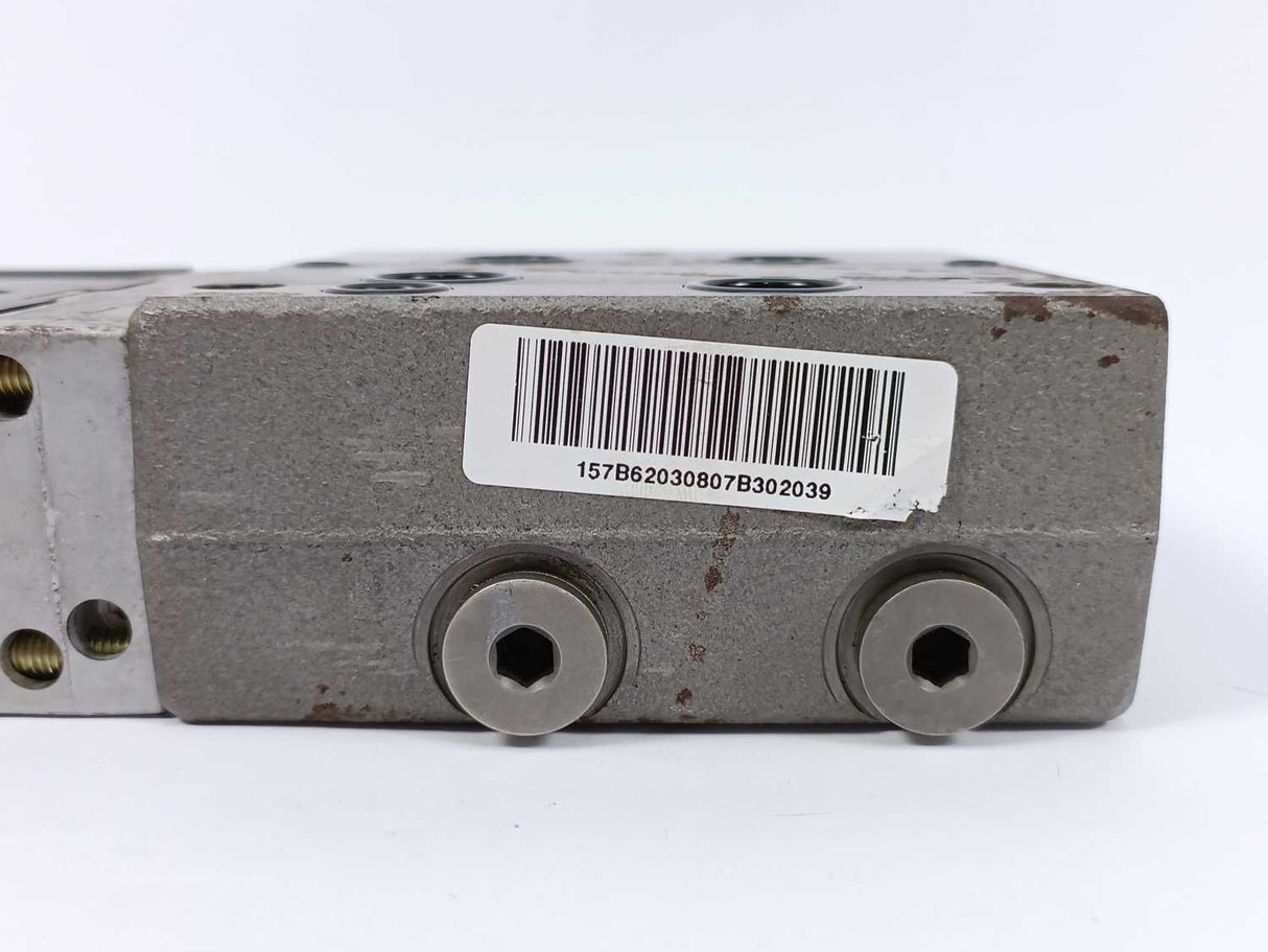 Danfoss 157B4904 PVEO 24 VDC Electrohydraulic Actuator w/ 157B6203 PVB Valve