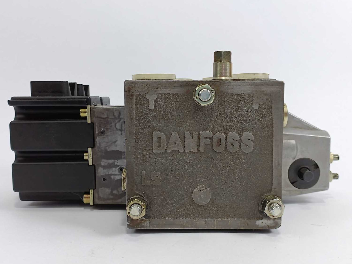 Danfoss 157N0632 Proportional Valve, PVG32, 180Bar, W: 2xB4112, 2xA468, 1xA458