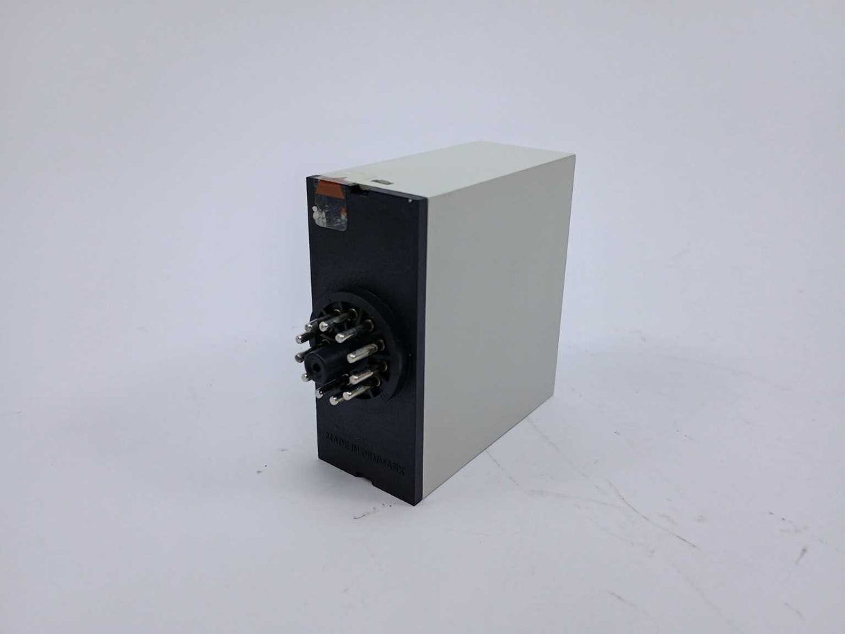 Carlo Gavazzi SM155024 / SM 155 024 TACHOMETER RELAY 200 - 2000 RPM