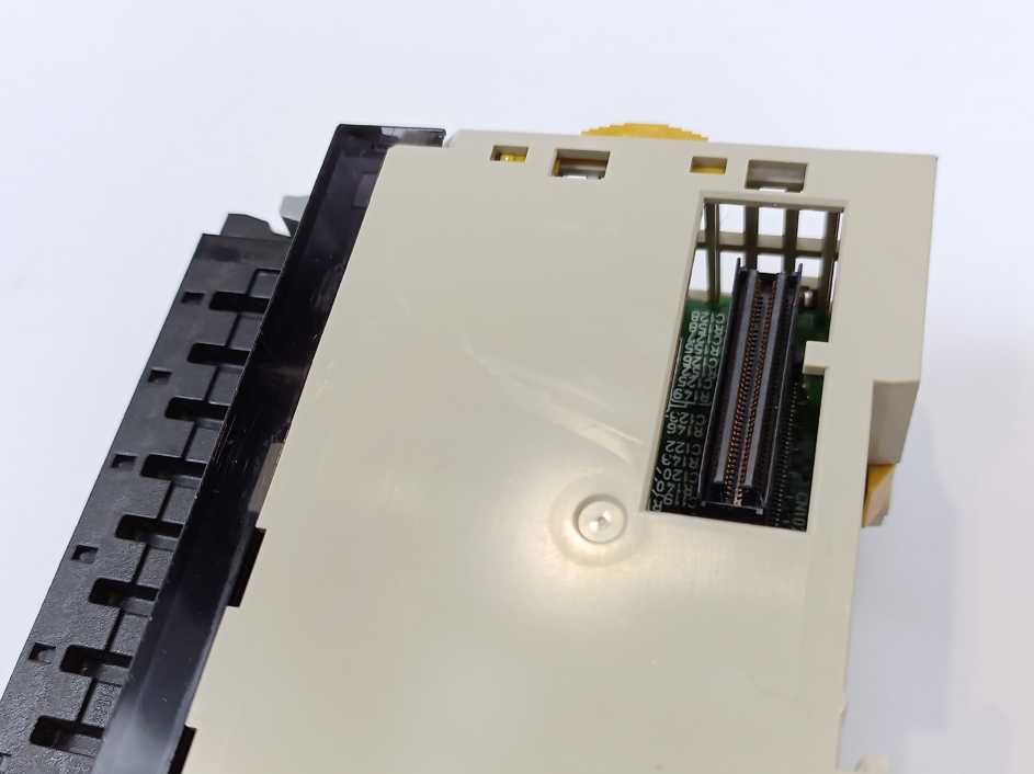 OMRON CJ1W-ID211 Input Unit, 24V DC 7mA Class 2 only