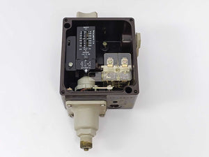 Danfoss 017-5237 RT200 Pressure Control, broken plastik on top