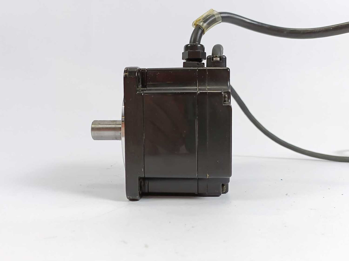 YASKAWA SGMP-02V3YG11 AC Servo Motor