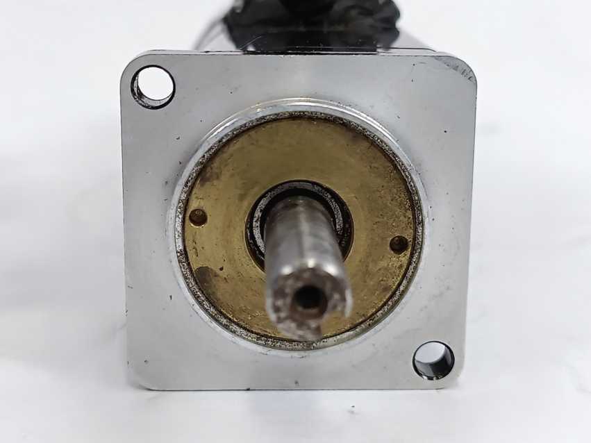 YASKAWA SGMAH-01AAA6CD-0Y 100W 200V Servo Motor