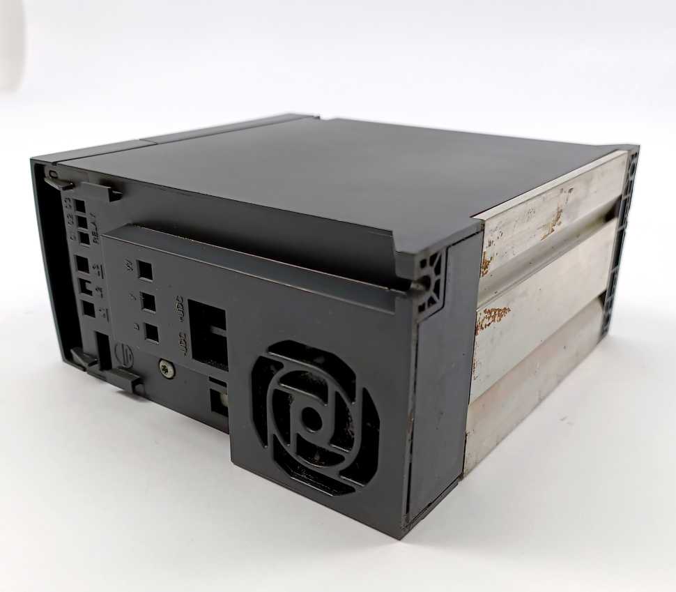 Danfoss 132F0001 VLT Frequency Converter 0,18kW FC-051PK18S2E20