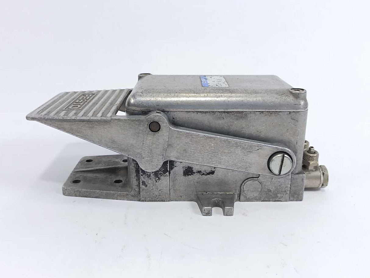 Festo 8997 FP-5-1/4 B Foot Valve with Detent