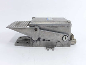 Festo 8997 FP-5-1/4 B Foot Valve with Detent