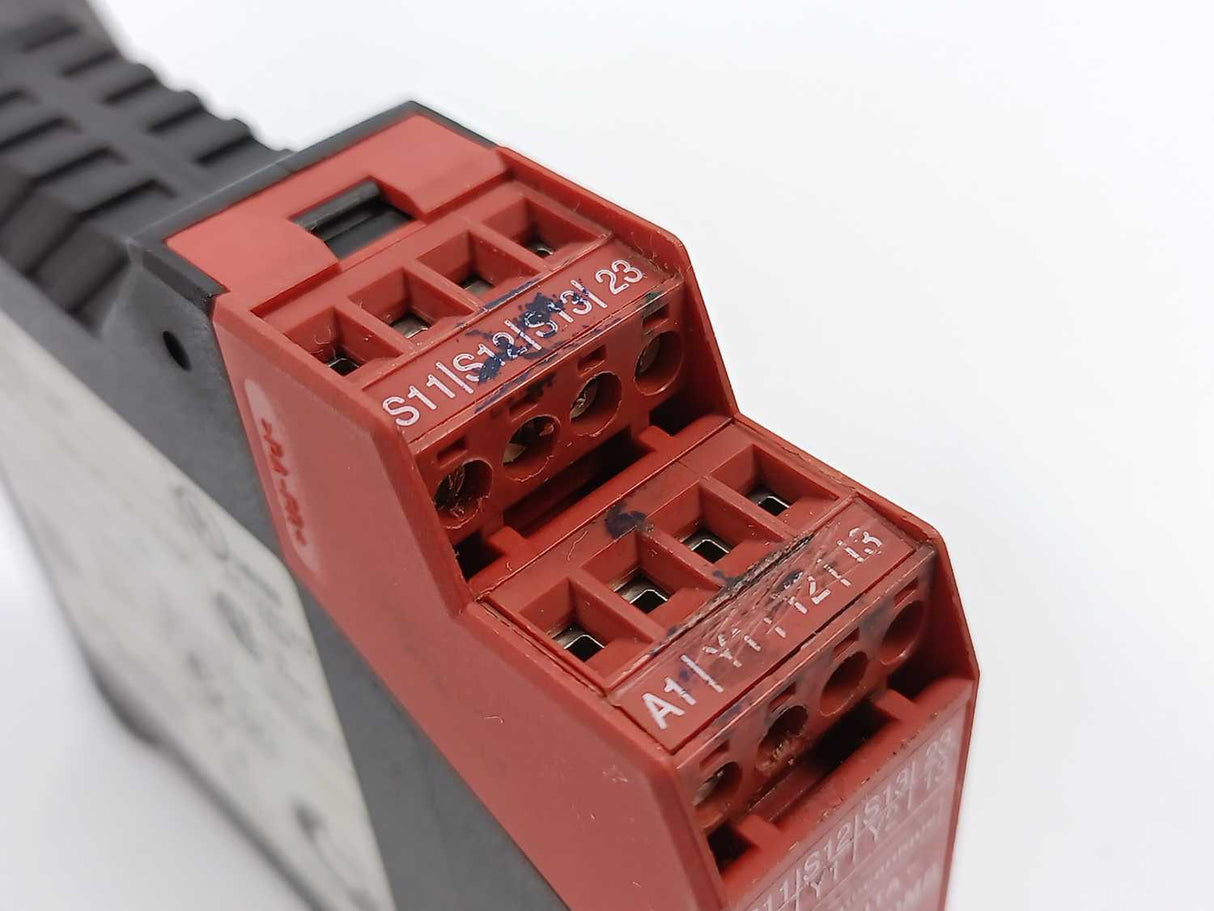 Schneider XPSDMB1132P Module for magnetic switch