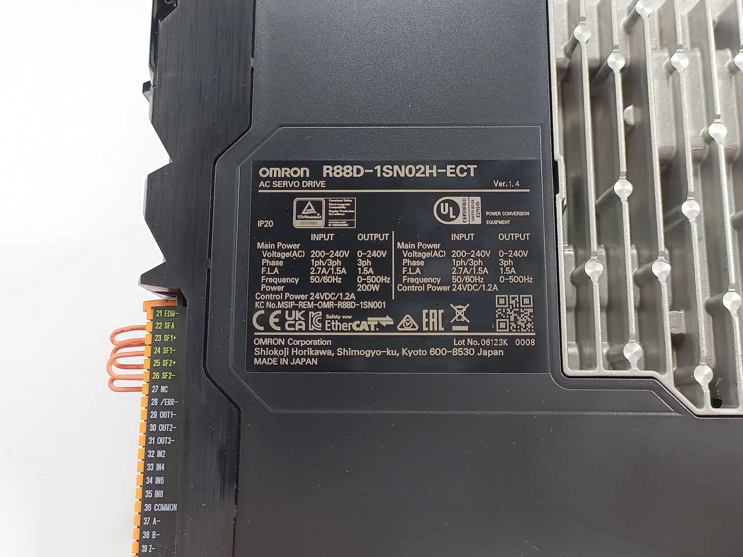 OMRON R88D-1SN02H-ECT AC servo drive – Buy2Sell ApS
