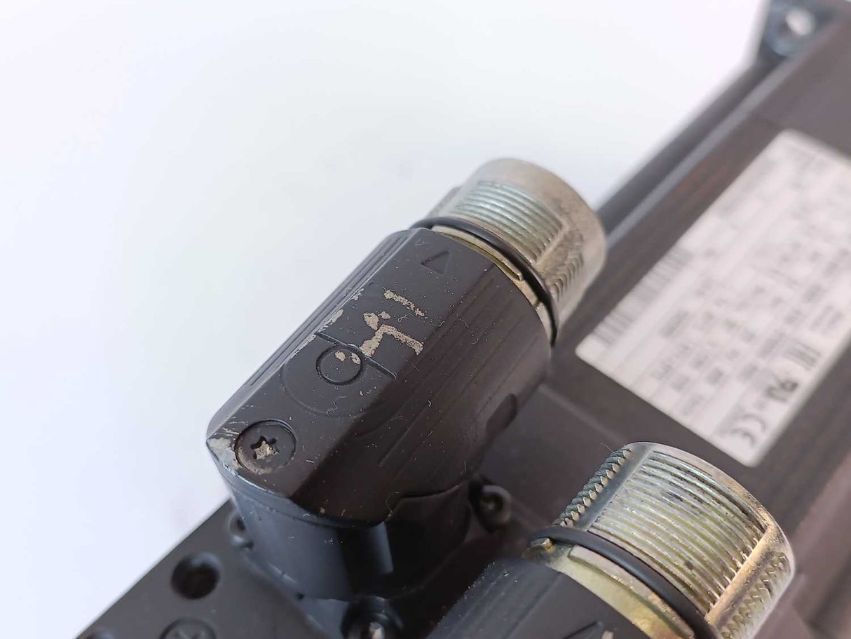 LENZE MCS 09H41-RS0B0-B14N-ST5S00N-R0SU 13423655 Servo Motor 300V 3.4A 1.6kW