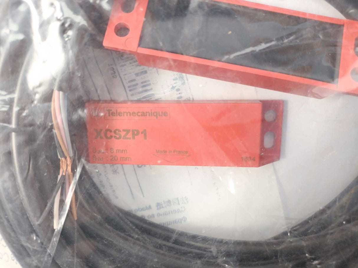 TELEMECANIQUE XCSDMP70010 Safety Magnet Switch, 10m Cable