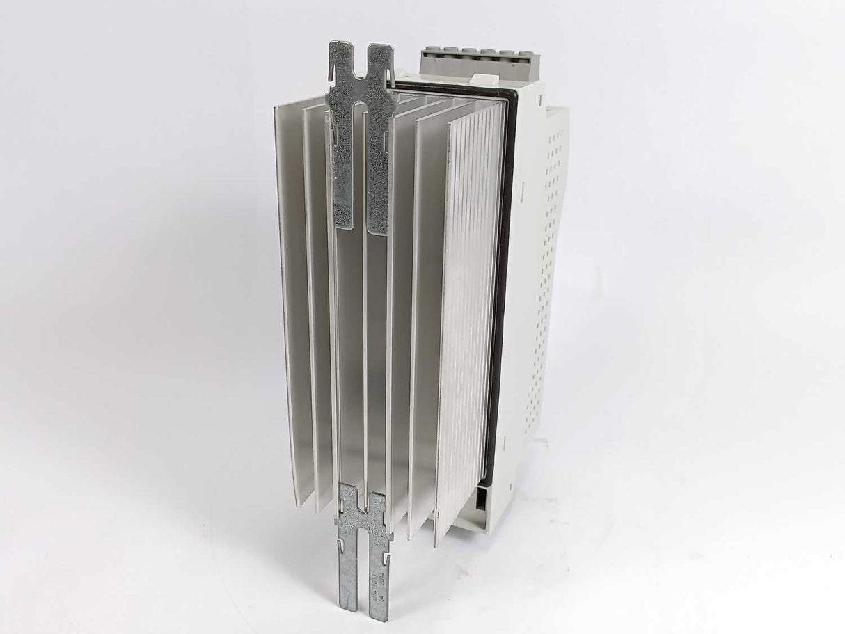 LENZE ECSEA004C4B 13470118 Servo Drive, 2.5 / 2.0 A