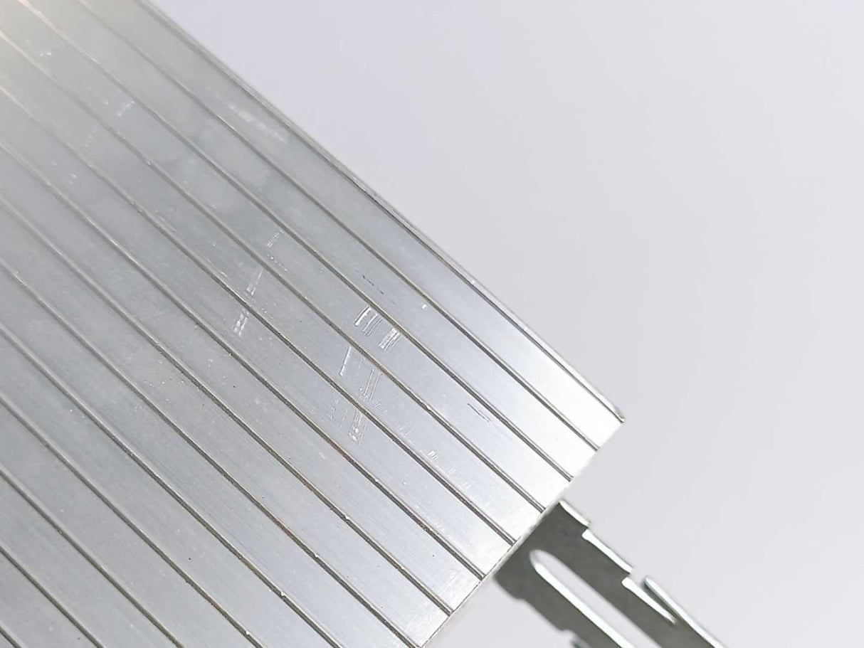 LENZE ECSEA004C4B 13470118 Servo Drive, 2.5 / 2.0 A