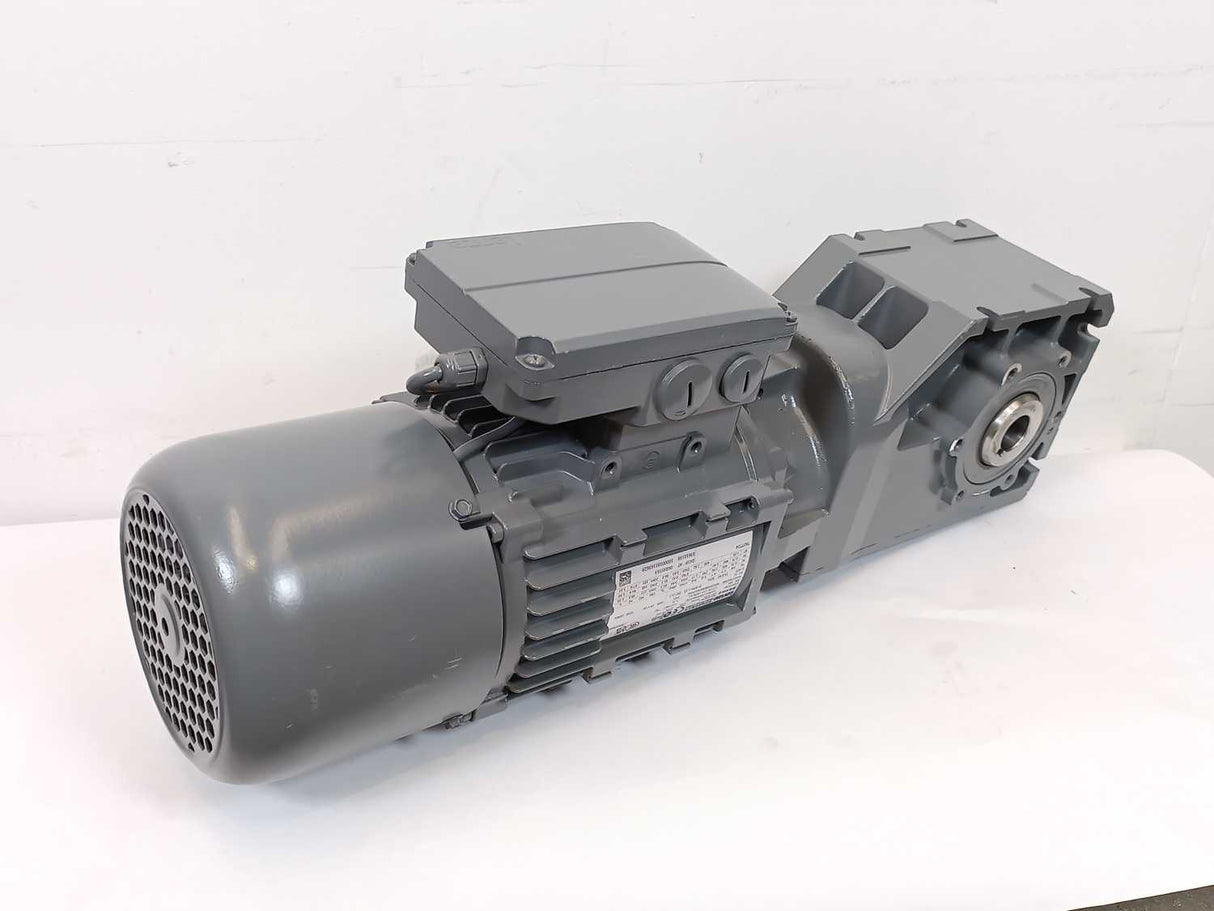 LENZE M55BP080M045EF05C 0,75kW Motor w/ G50BB124MHBR2C00 i=37,967 Gearbox