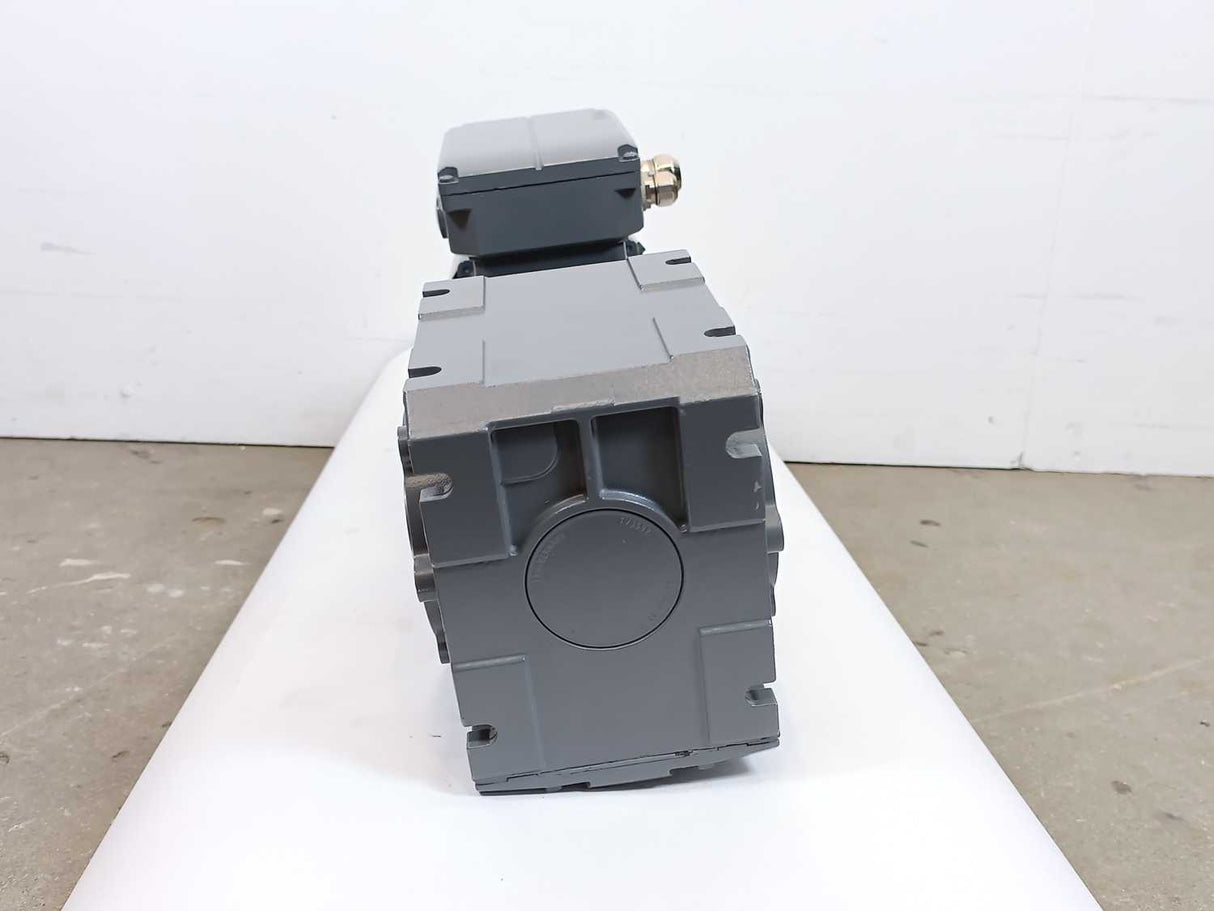 LENZE M55BP080M045EF05C 0,75kW Motor w/ G50BB124MHBR2C00 i=37,967 Gearbox