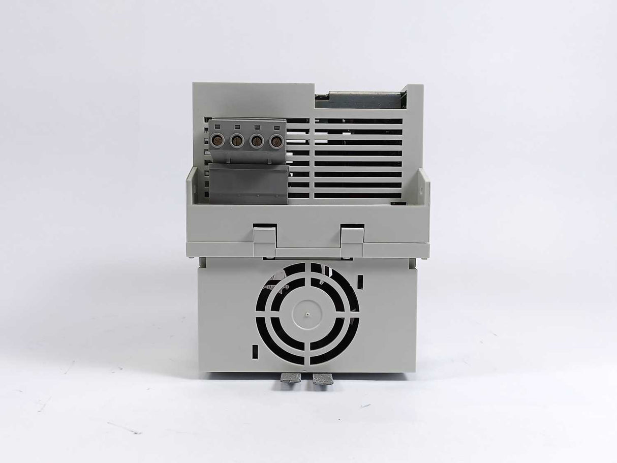 LENZE ECSEE040C4B 13468153 Power Supply Servo Drive 675V/38.5A