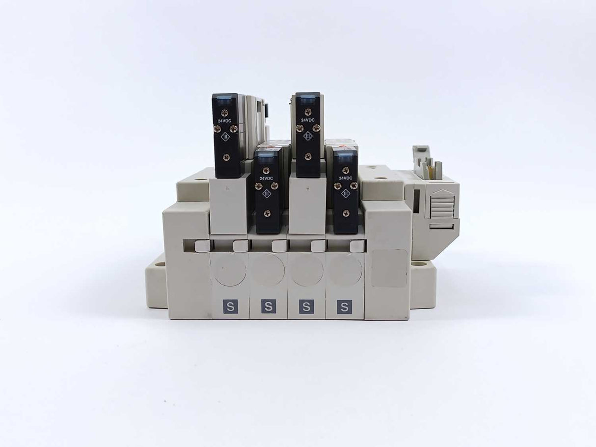 SMC Pneumatics SV2100-5FU Valve Manifold w/ 2x SV2000-00-P