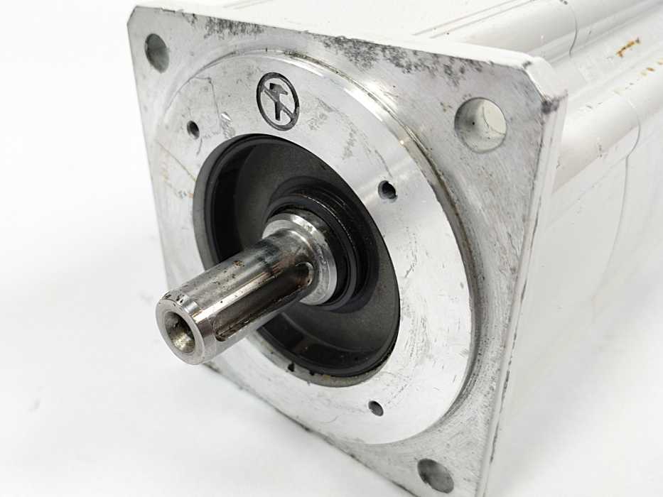 LENZE MCS 09F38-RS0P1-B14N-ST6S00N-R0XY 13293150 Servo Motor 330V 2.5A