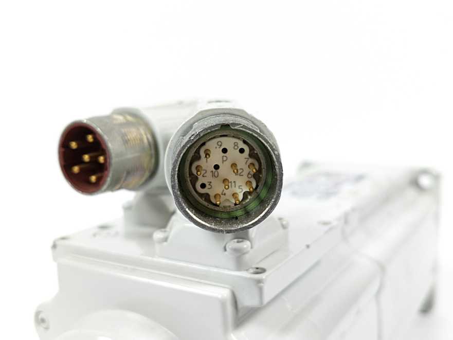 LENZE MCS 09F38-RS0P1-B14N-ST6S00N-R0XY 13293150 Servo Motor 330V 2.5A