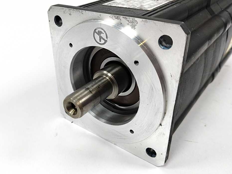 LENZE MCS 09D41-RS0P1-A14N-ST5800N-R08U 15137420 Servo Motor 320V 2.3A