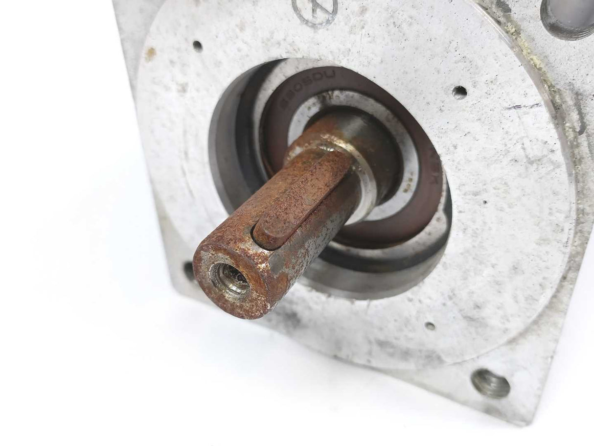 LENZE MCS 12L39-RS0B0-B19N-ST5F10N-R0SU 13483586 Servo Motor 295V w/ 4656 EZ
