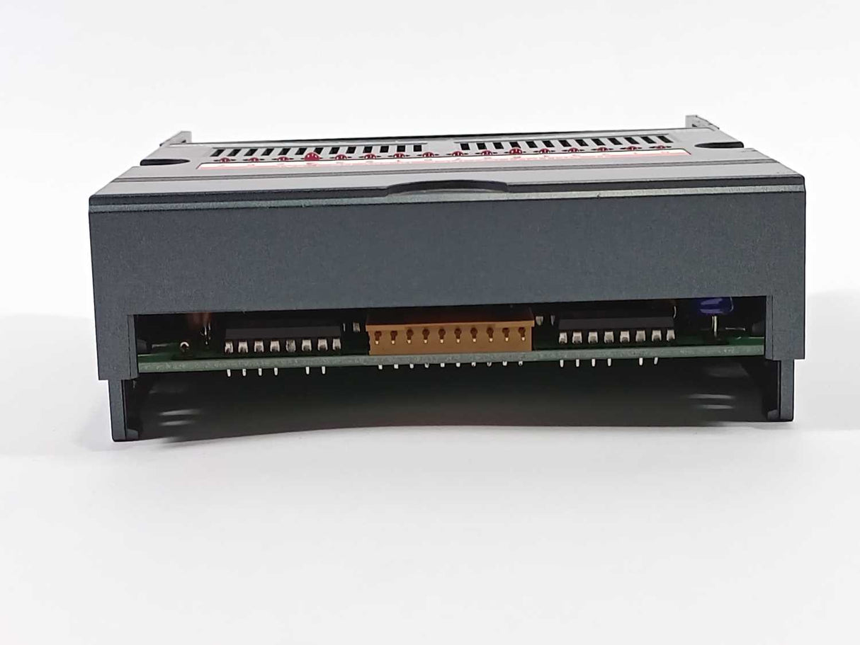 Idec Izumi Corp. PFJ-T162CU Tr. Output (Source 12-28V DC 0.5A)