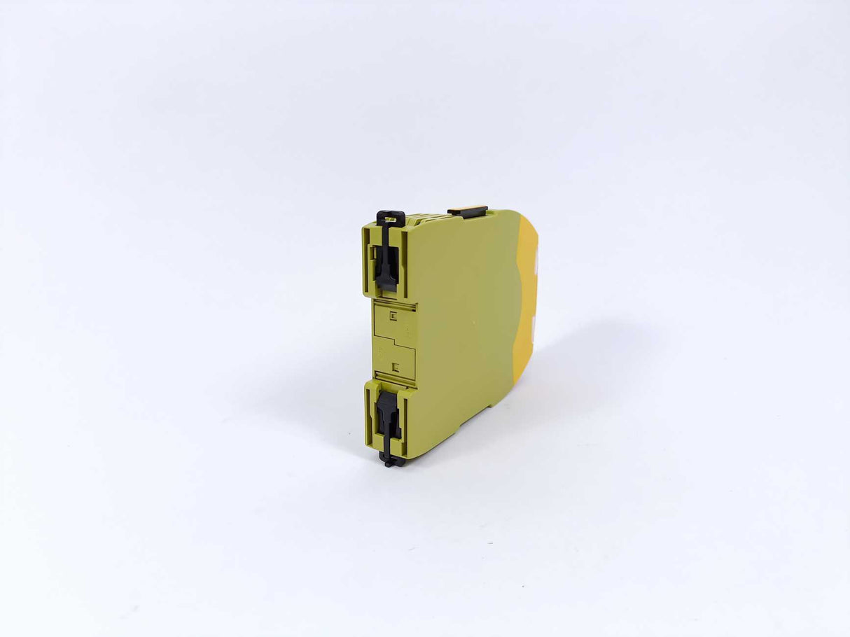 Pilz 772143 PNOZ m EF 4DI4DOR I/O Expansion Module