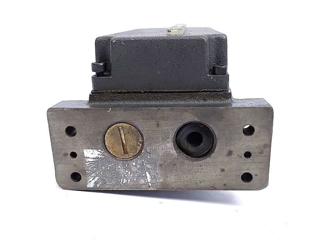 Euchner GSBF 10D16-502 L24 Mechanical Limit Switch DIN 43697