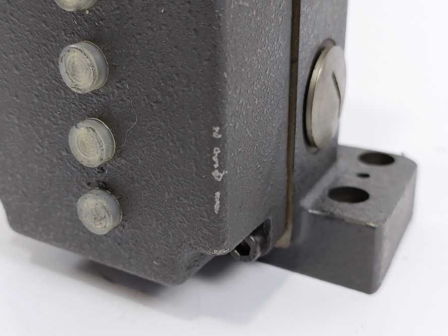 Euchner GSBF 10D16-502 L24 Mechanical Limit Switch DIN 43697