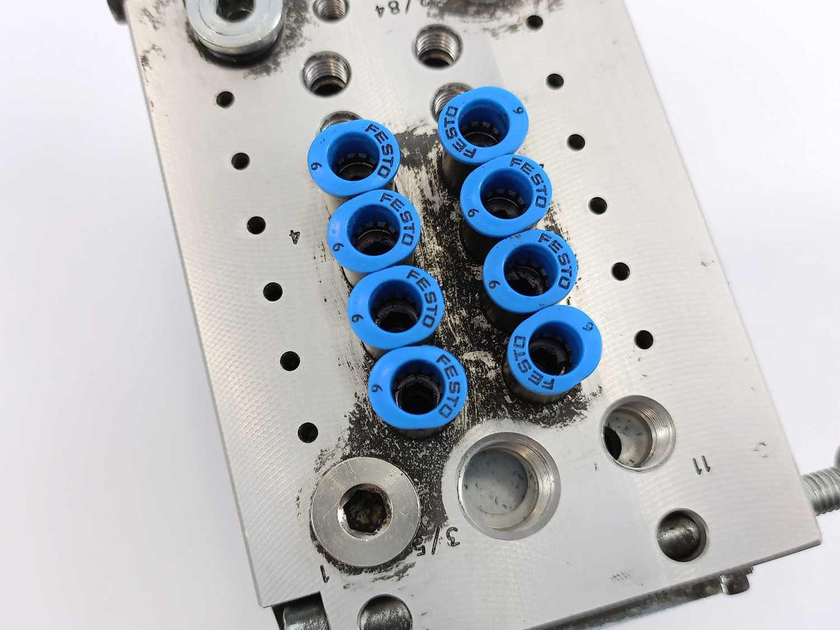 Festo 18200 CPV10-VI Valve Manifold w/ 546188 CPV10-GE-DIO2-8 Interface
