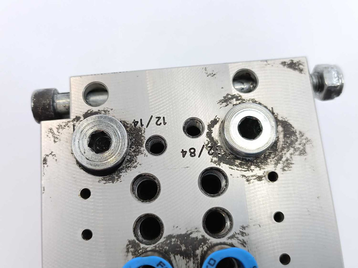 Festo 18200 CPV10-VI Valve Manifold w/ 546188 CPV10-GE-DIO2-8 Interface