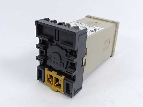 OMRON E5C2-R20K Temperature Controller 3A 250VAC~