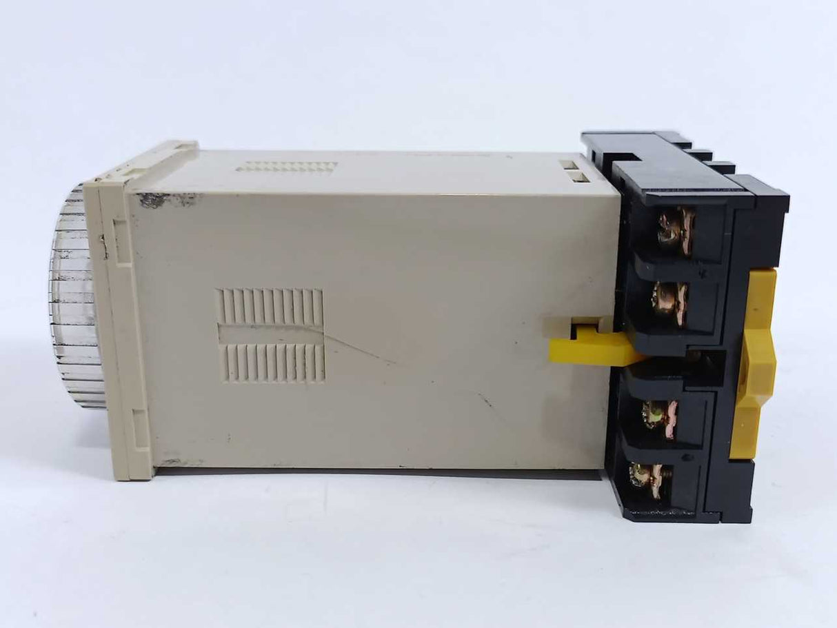 OMRON E5C2-R20K Temperature Controller 3A 250VAC~