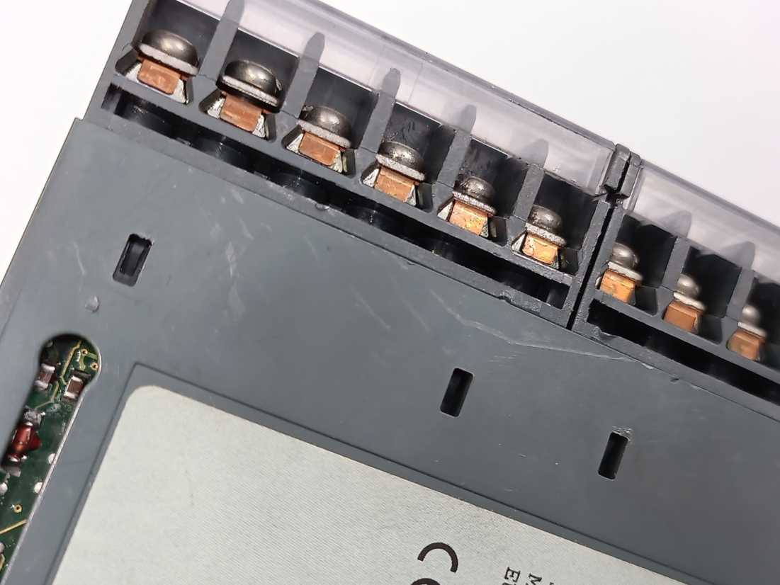 Eurotherm 2208E/CC/VH/C7/XX/RF/RF/2YM/ENG/ 2208e Temperature Controller