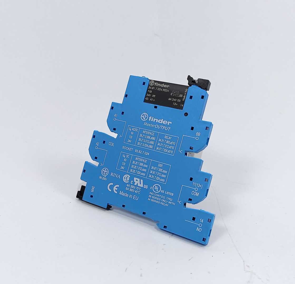 Finder 34.81.7.024.9024 5x Relay & 93.62.7.024 Socket