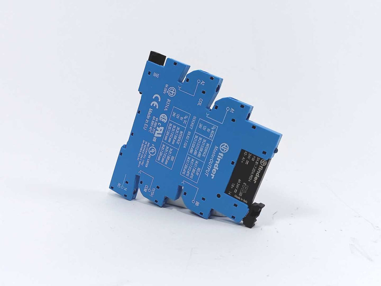 Finder 34.81.7.024.9024 5x Relay & 93.62.7.024 Socket