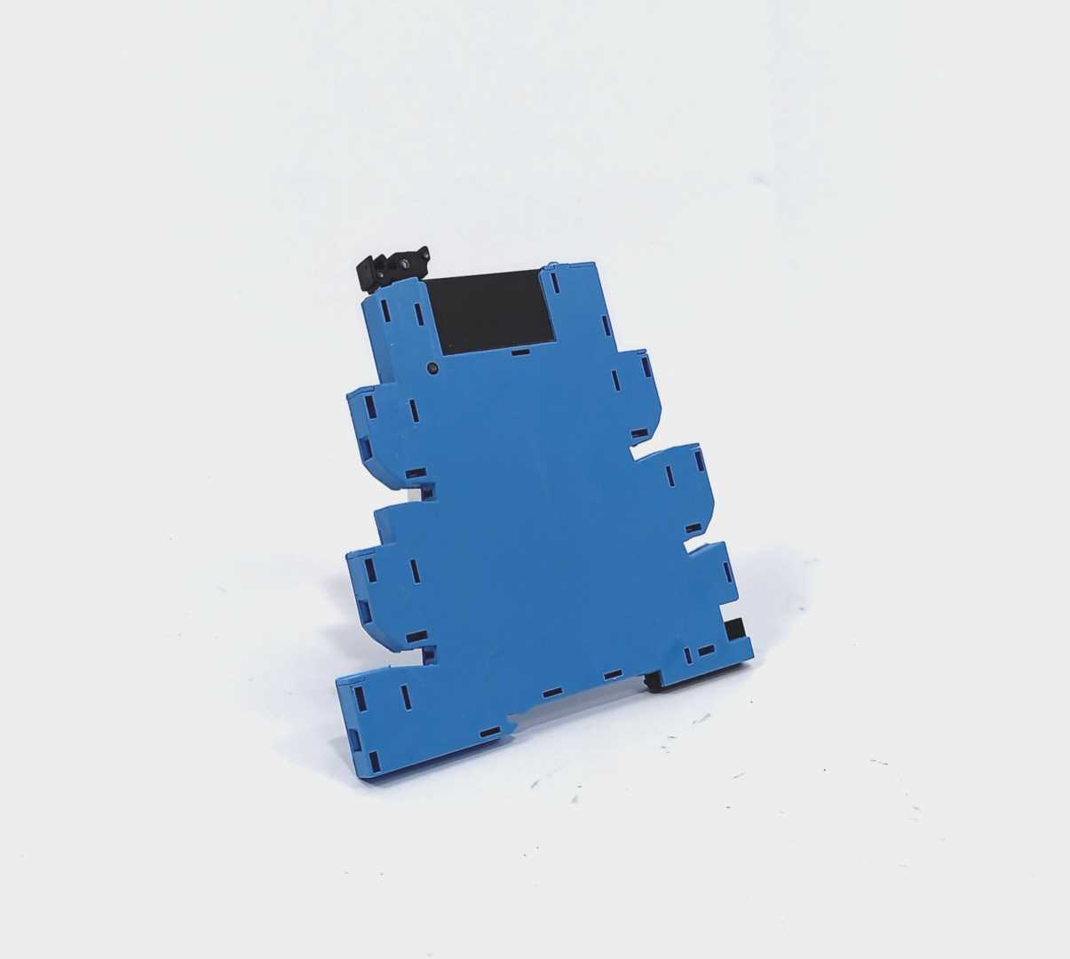 Finder 34.81.7.024.9024 5x Relay & 93.62.7.024 Socket